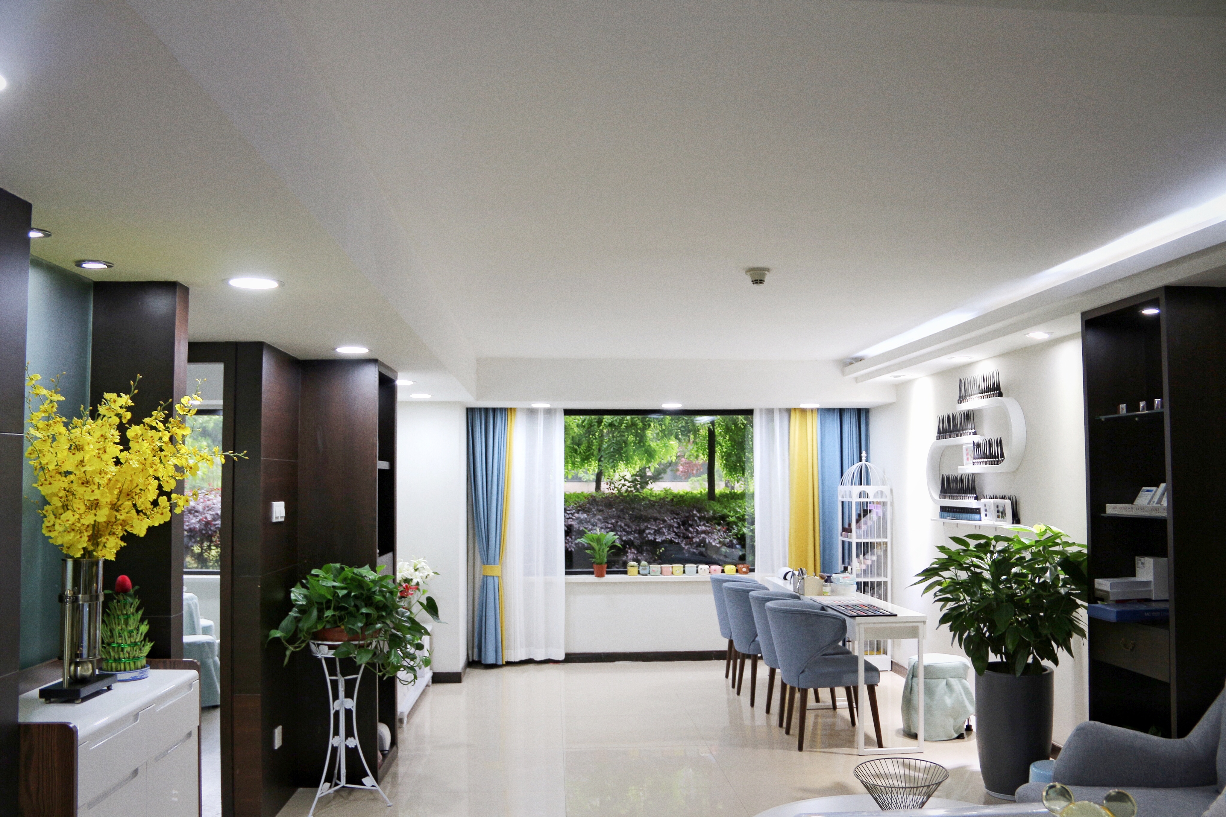 怎么开一家赚钱的美甲美睫店,小县城开美甲店赚钱吗