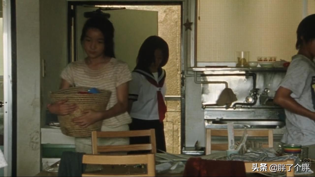 无人知晓：真实事件改编，母亲为和男友同居，抛下四个孩子离去