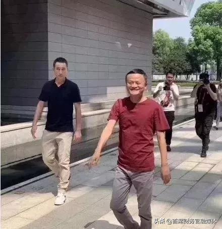 刚刚，马云正式辞职！接班人竟然是身价40亿的会计