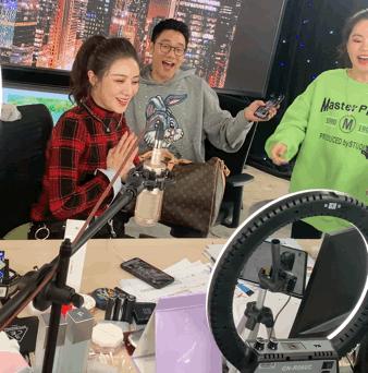 与冯小刚合作,被袁隆平夸赞,这个淘宝主播,凭什么这么牛