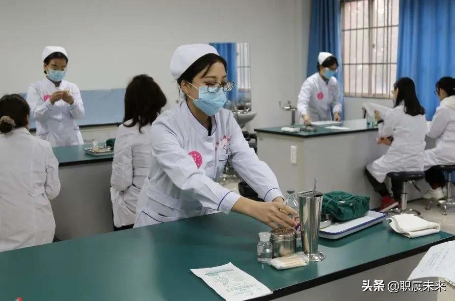 你认同三分治疗七分护理吗,基础护理和整体护理的区别