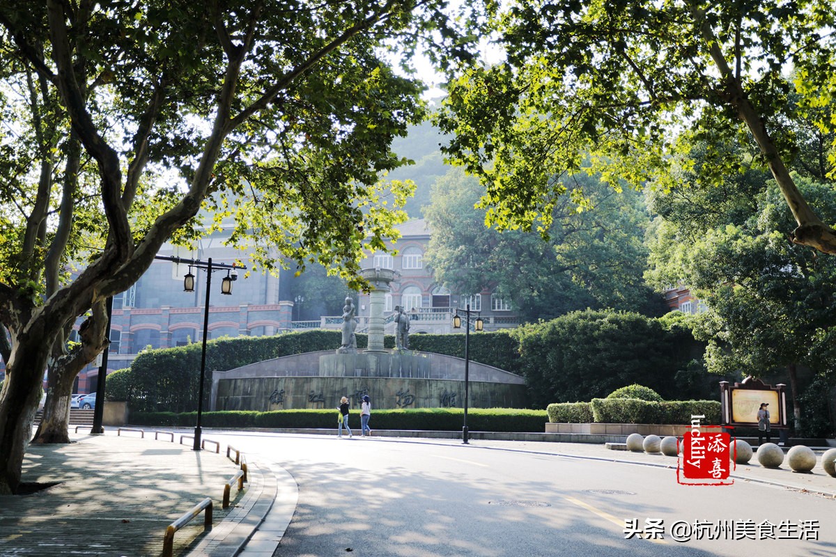 镇江美食三茅宫地锅鸡,镇江美食推荐锅盖面