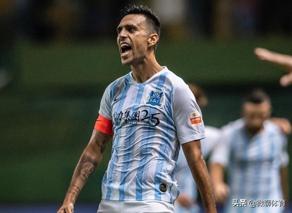 扎哈维连续三个赛季进球超20+富力漂亮足球的最佳代言人