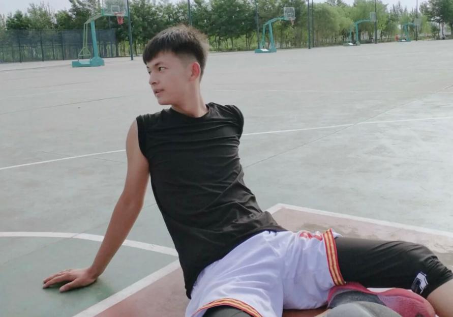 学妹吐露心声：大学里这个身高的男生太“矮”，180cm并不是标准