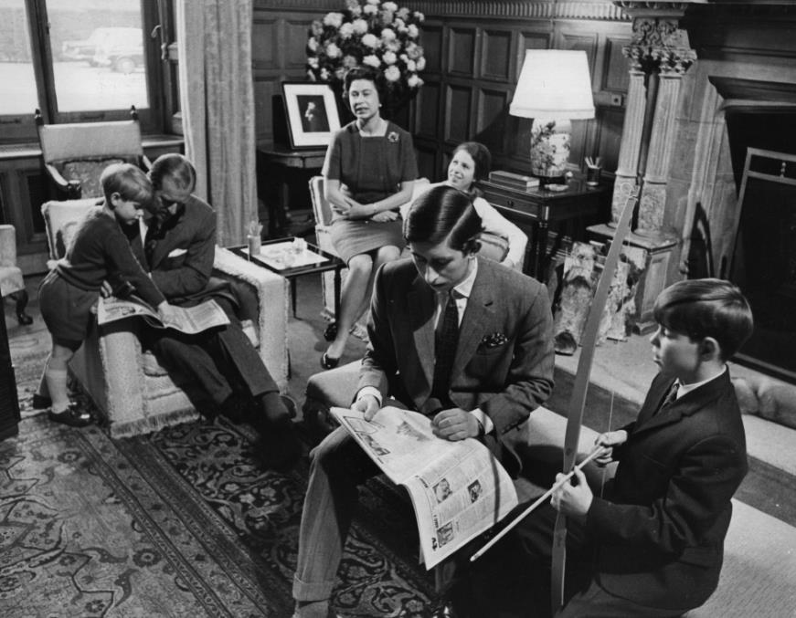 当王室成员打开大门在家里拍照时，我们才终可以一睹他们的豪宅