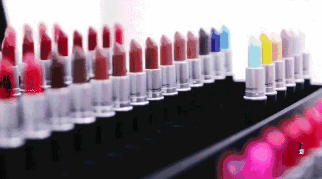 口红吃进身体会怎么样,口红吃进肚子里有多大的危害