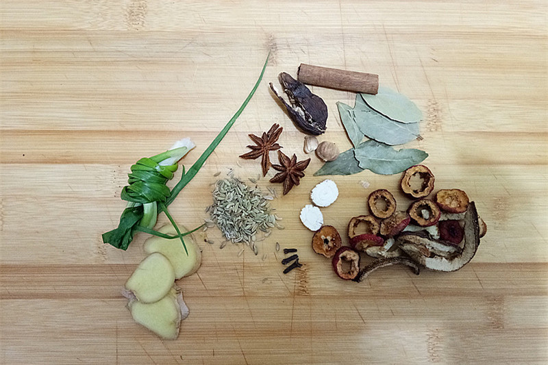 土豆炖牛肉软烂又入味配米饭香,牛肉软烂土豆软糯很下饭的菜