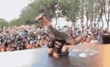 搞笑GIF动图：这色迷迷的小眼神我看着有点害怕！