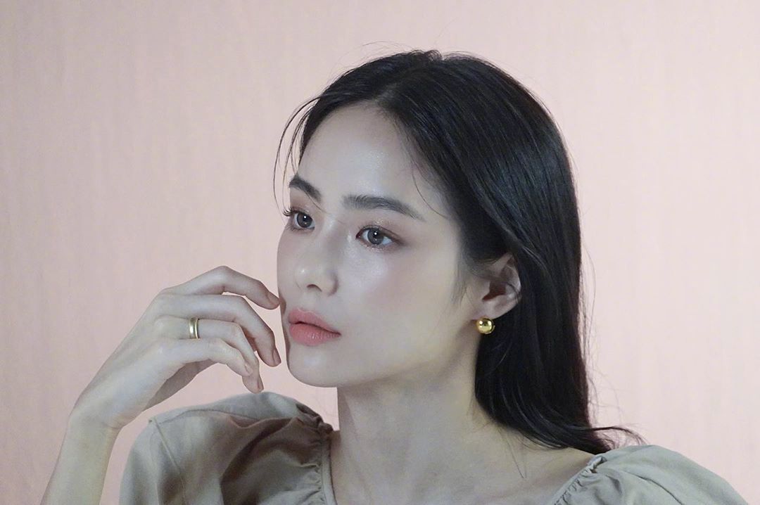 用完爽肤水再用醒肤露,用完爽肤水马上用乳液