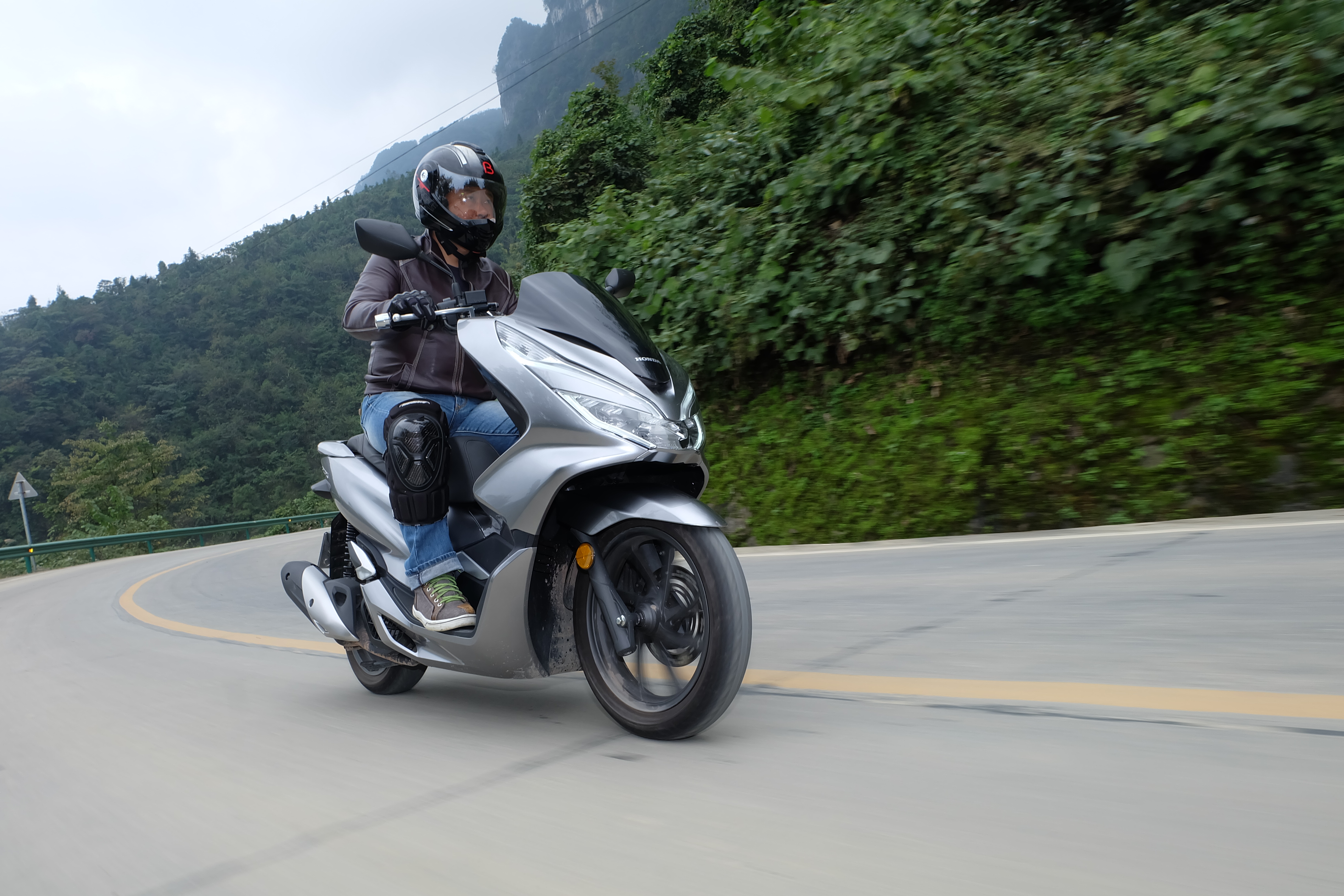 五羊本田pcx160自驾游,长阳五羊本田