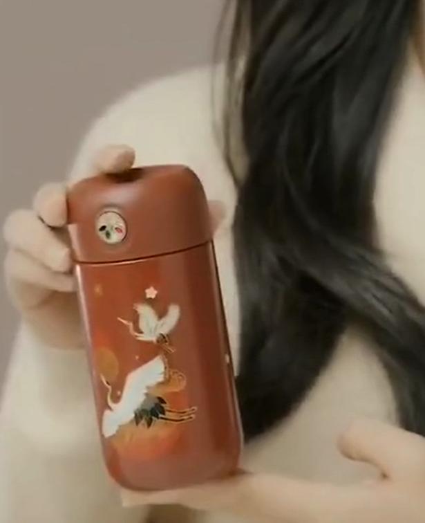 创意保温杯高颜值,科技感保温杯单手开盖