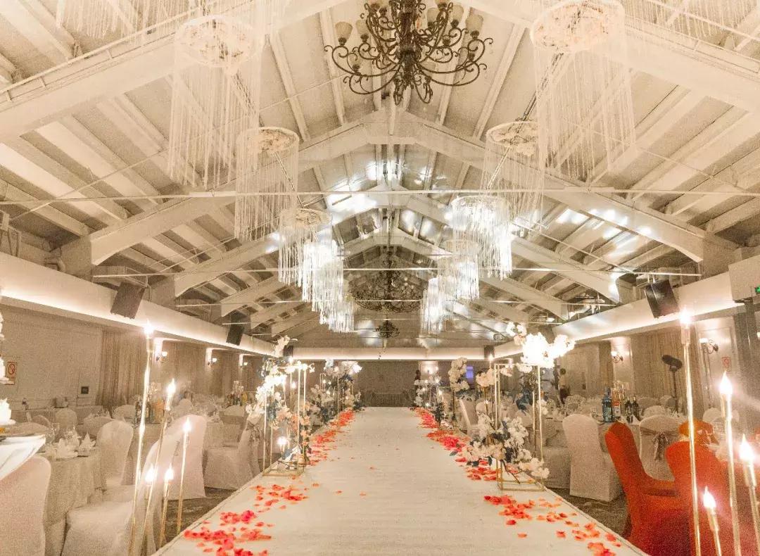 童话变现实！魔都宇宙级城堡婚礼，比爱丽丝仙境还美！