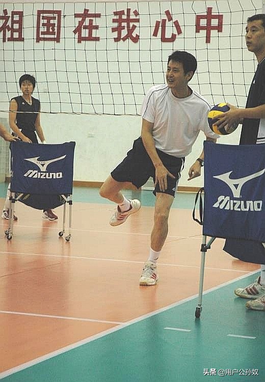 中国女排自由人18号简介,24年女排世联赛双自由人战术