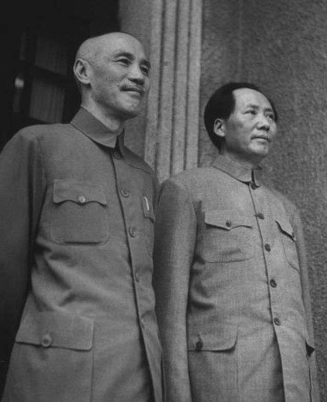 重庆谈判期间,毛主席的一支烟,让蒋介石后怕不已:此人不可轻视