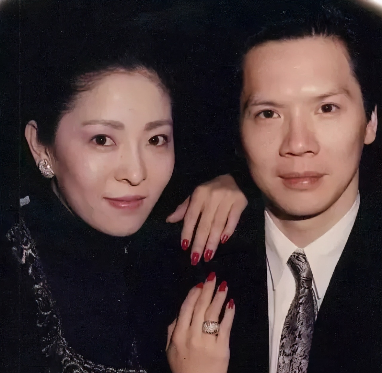 逼成龙下跪、掌掴曾志伟、封杀张柏芝？深扒向氏夫妇叱咤港圈史