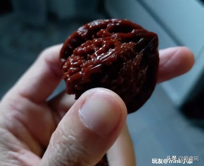 文玩核桃盘多久才会玉化,用手盘的核桃怎么玉化