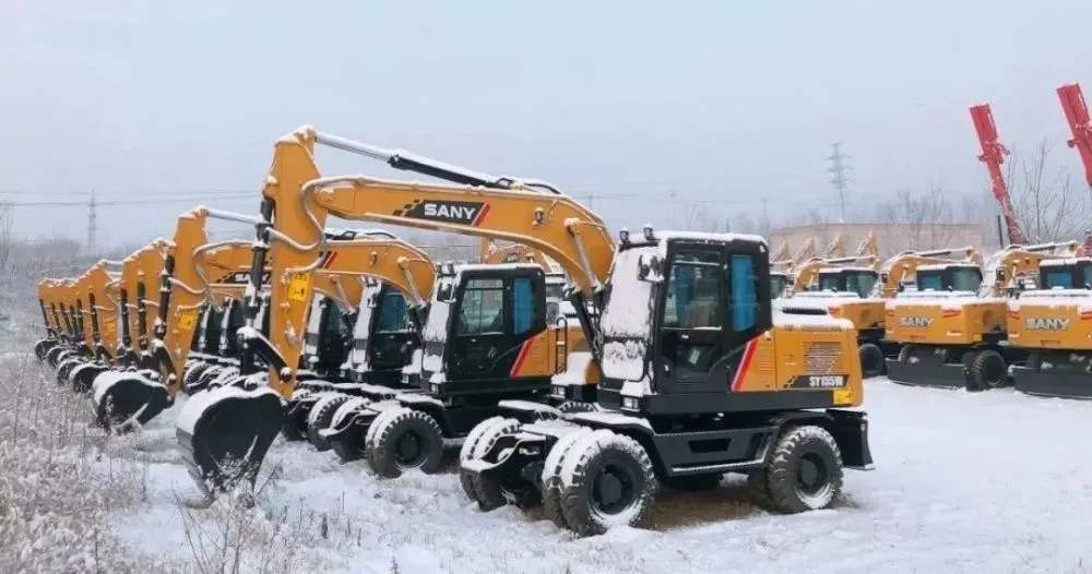 挖掘机打不着火应该拿水烫哪里,挖掘机维修100个常见故障打不着火