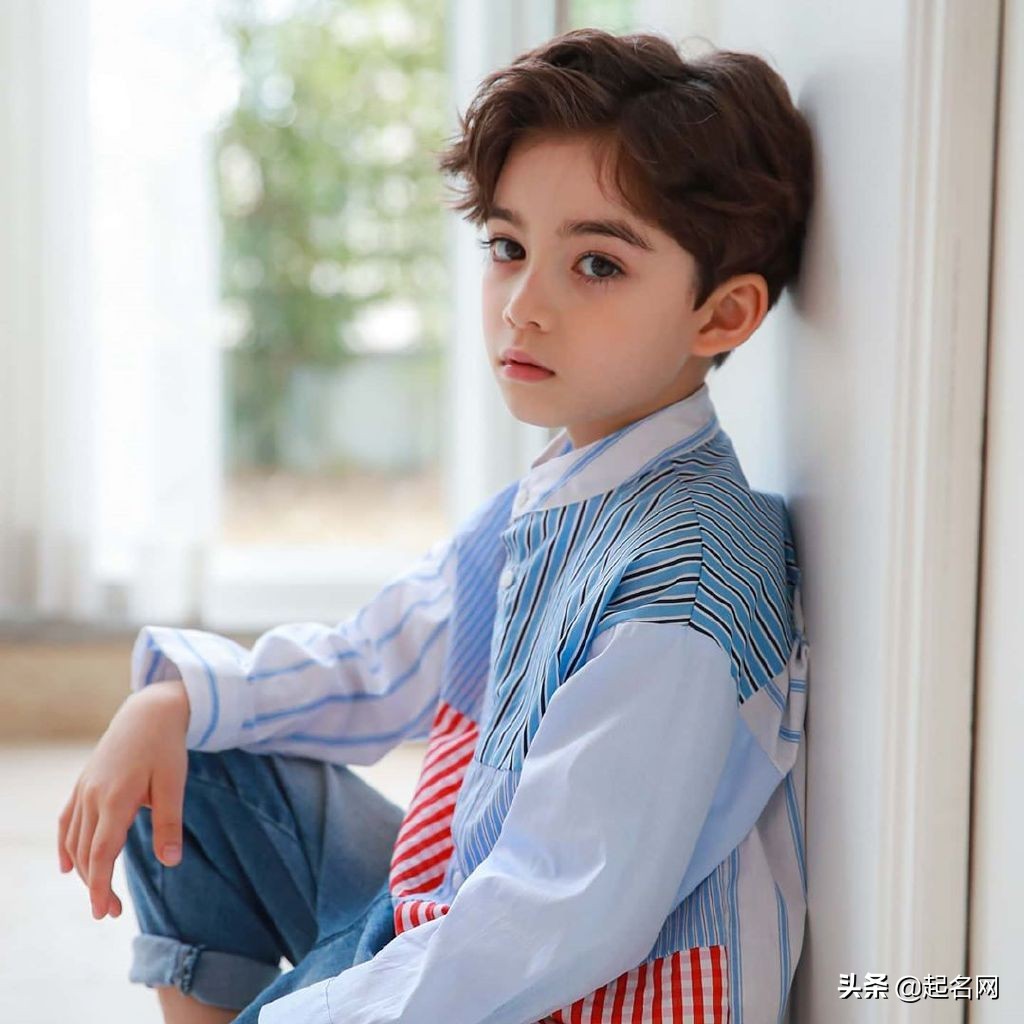 帅气中又带着一抹温柔的男孩名,帅气又温柔的男孩
