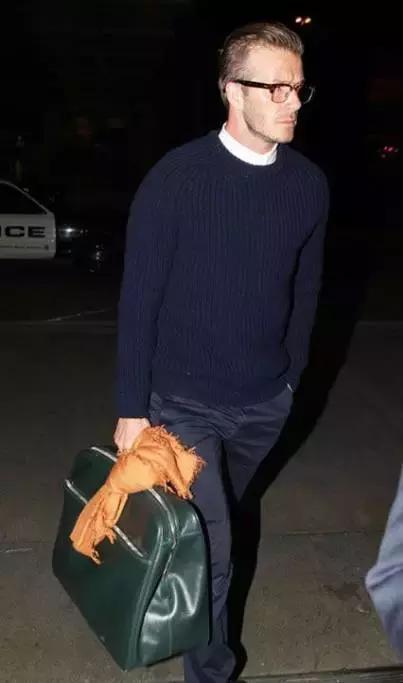 男士包搭配什么衣服好看,男士包包和服装搭配