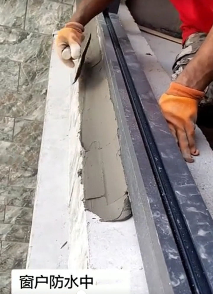 封完阳台后从上面漏水怎么回事,楼房阳台窗户漏水怎么处理