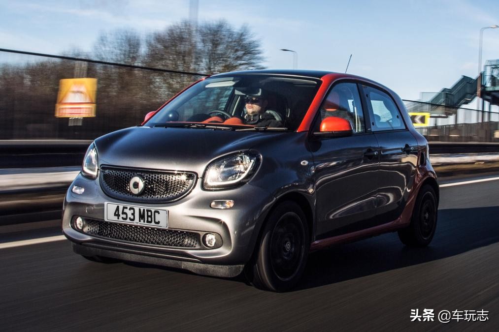 四门四座奔驰SmartForFour造型怪异，反正还是有人欣赏