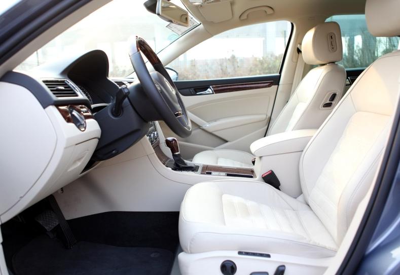 大众帕萨特1.8t最高配内饰,大众帕萨特330星空次顶配内饰