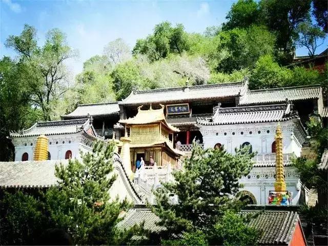 五台山文殊菩萨属于哪个宗,朝拜五台山文殊菩萨必须去的禅寺