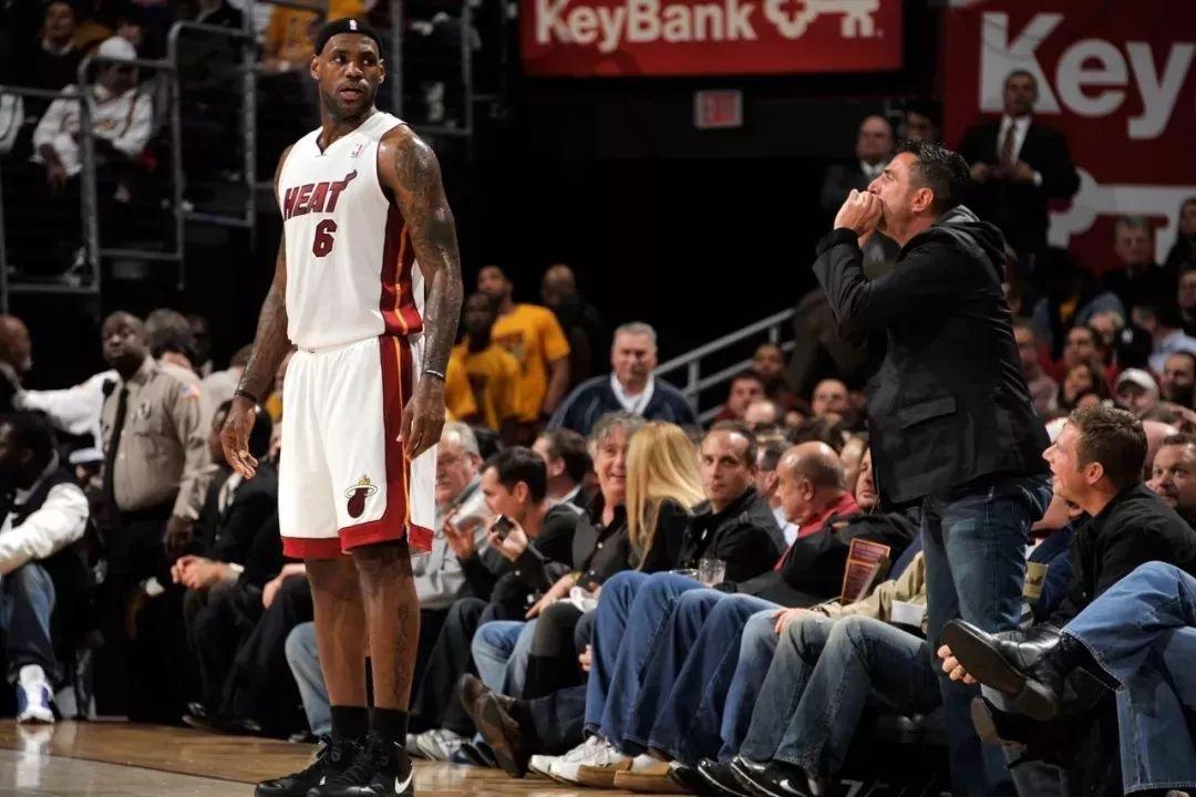 詹姆斯打5号位湖人vs掘金,从1号位打到5号位的球员