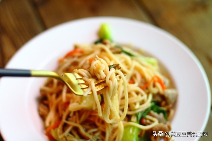 怎样炒米粉不粘锅好吃又简单,炒大锅米粉怎样才粘锅不会坨