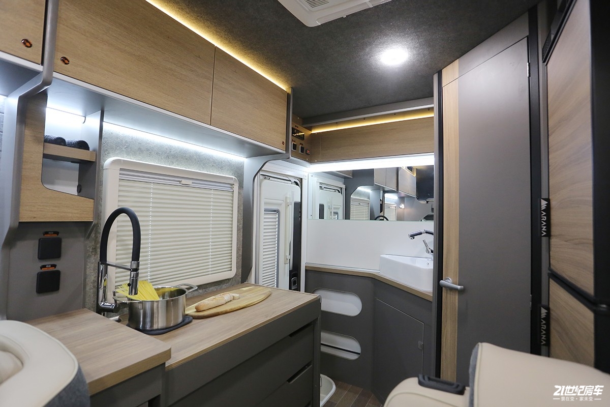 锐仕c1房车改装案例,锐仕c型房车最新款