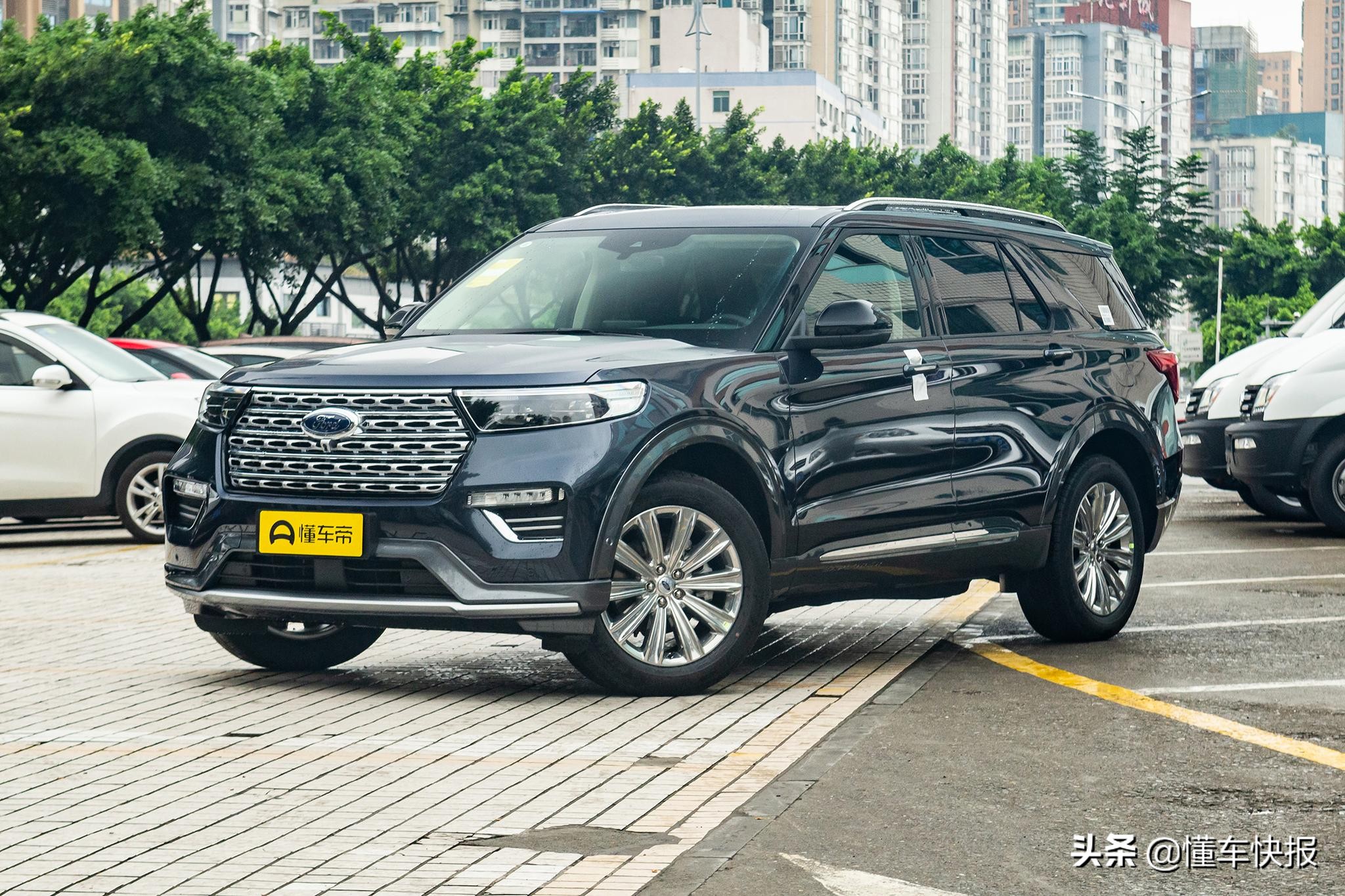 福特探险者钛金和风尚区别,福特探险者钛金版与风尚版