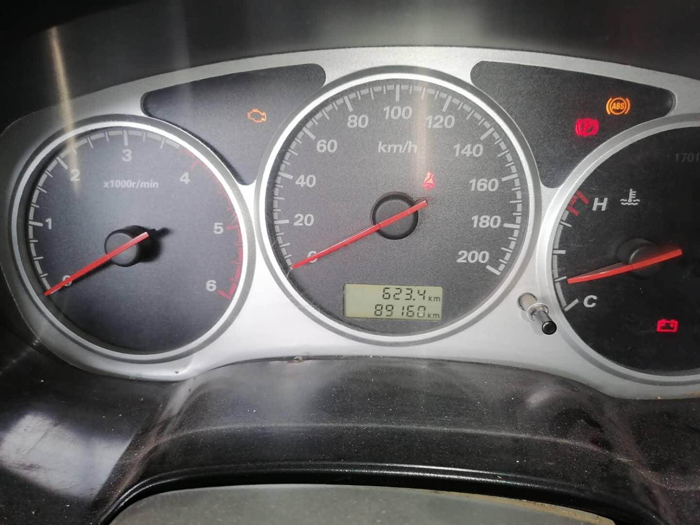 发动机冒白烟蓝烟烧机油,尾气大量冒蓝烟要不要大修发动机