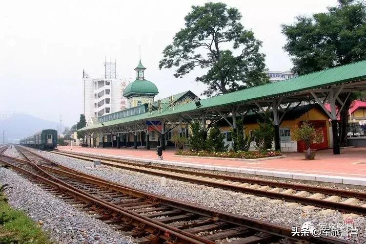 中国各地大型火车站详细样子,实拍中国最小火车站