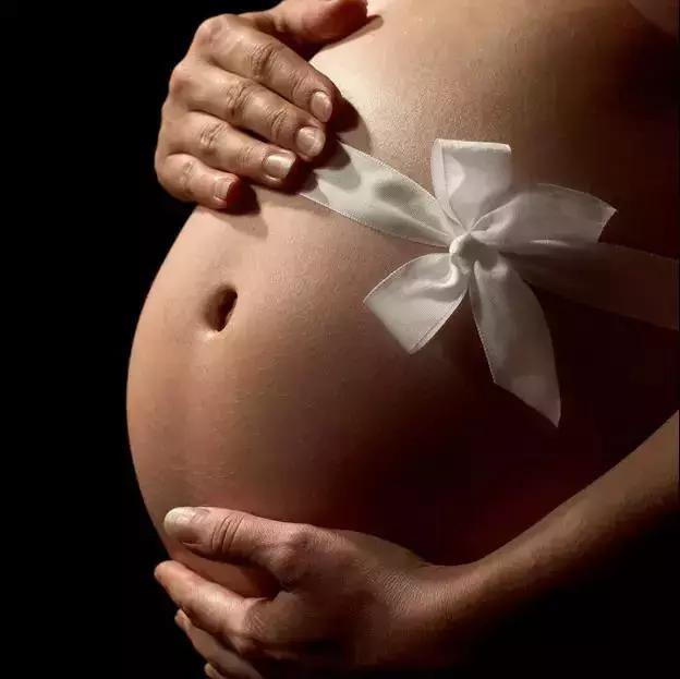 衣服静电粘身快速去静电小妙招,衣服起静电怎么能去除静电