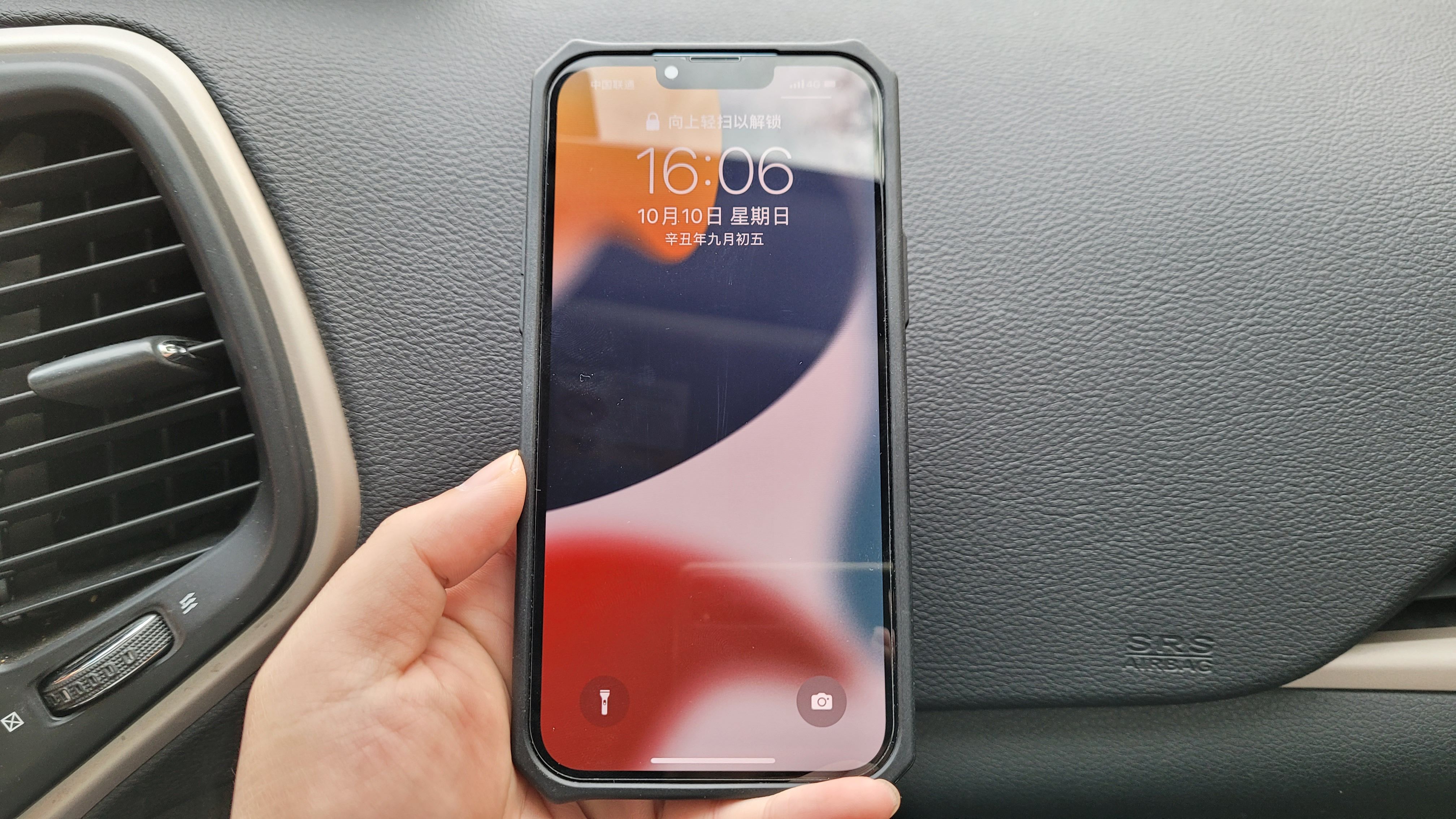 手机换屏价格高的和低的有啥区别,手机在官方换屏还值不值得买