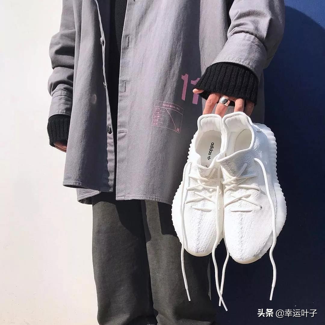 满天星3k入手，*天使黑**暴跌2k，Yeezy「最佳入手时机」来了