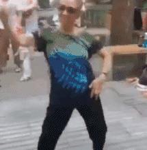 刘德华40岁和60岁唱恭喜发财,年轻时刘德华唱歌真是帅爆了