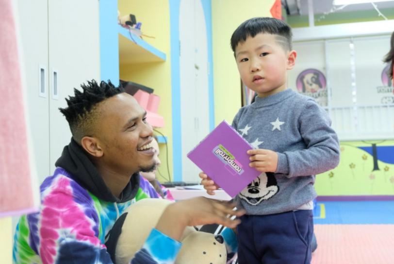 浙江这所大学招生遇冷，有专业位次下降1万多，或与黑人外教有关