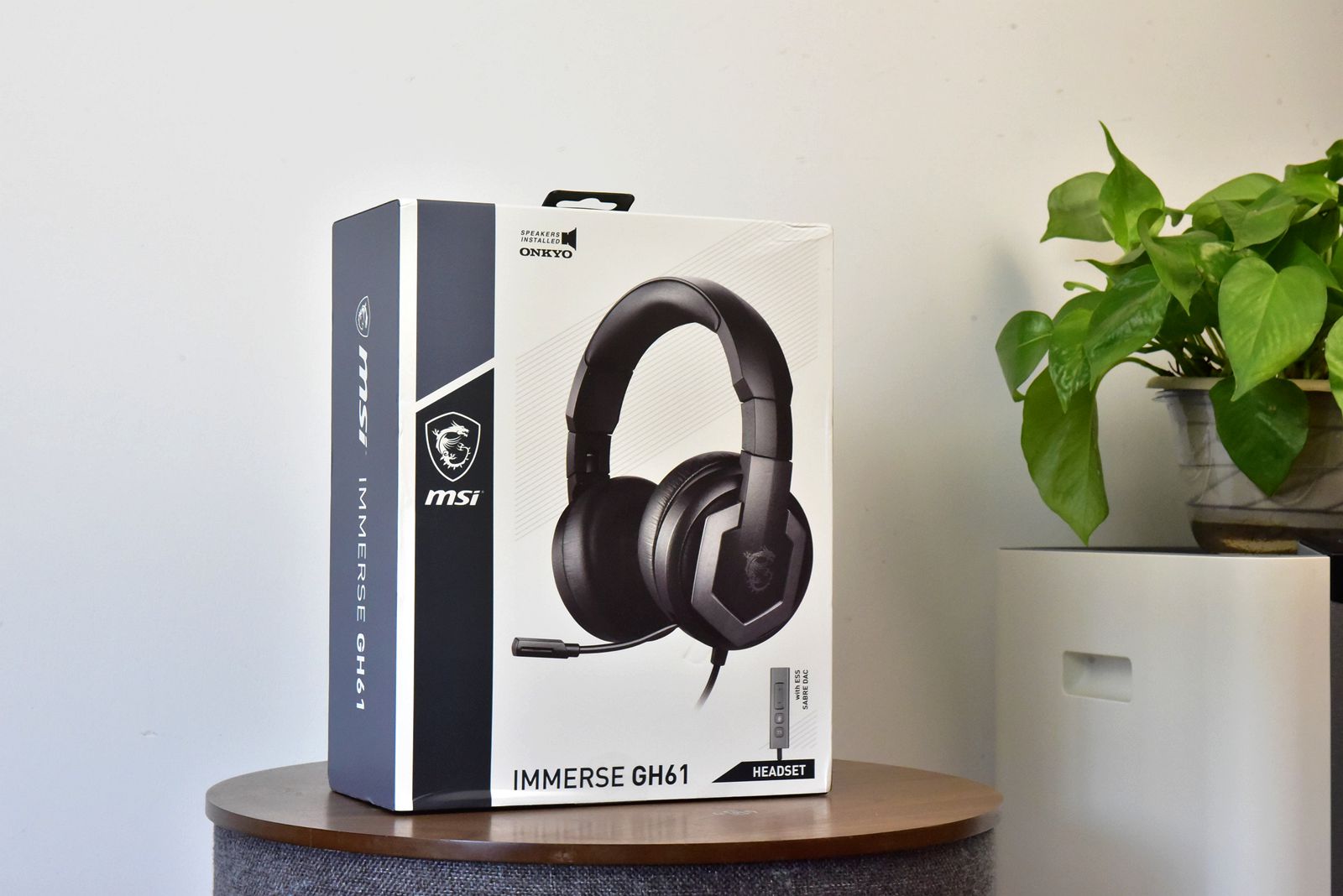 很久不见的安桥现身了,作微星耳机的配角发力电竞