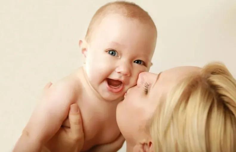 孩子得了湿疹应如何治疗与管理,父母都有湿疹怎么避免孩子湿疹