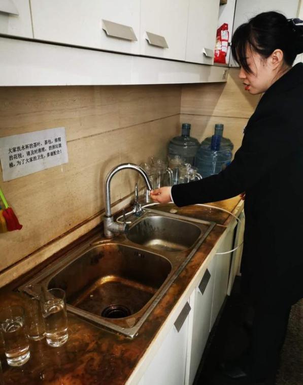 咋回事?送水只能靠运气邯郸林肯、奔驰、宝马等20余家4S店集体“喊渴”