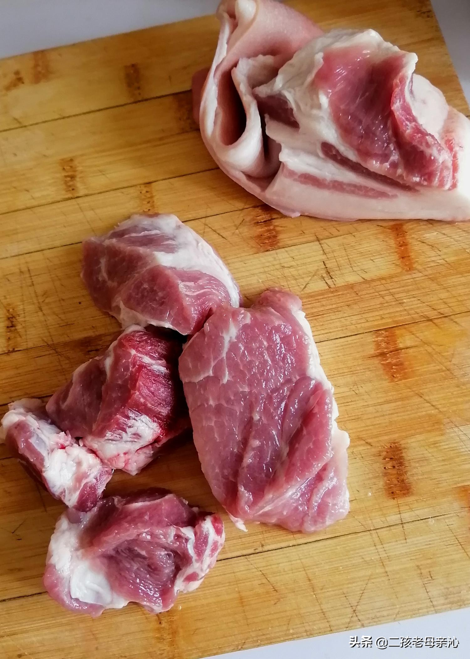 老母亲吃肉,老母亲的饭菜