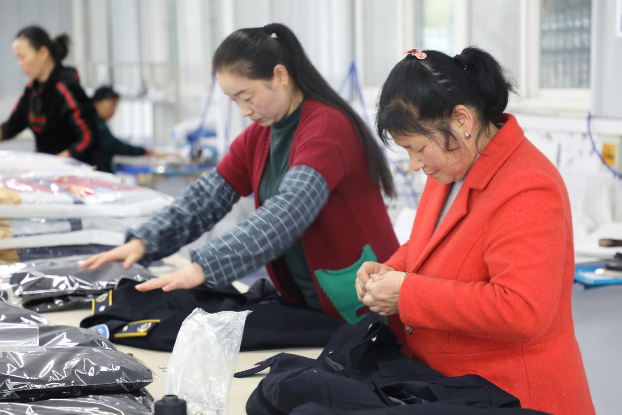 陕西杨陵:一台缝纫机奏响致富曲