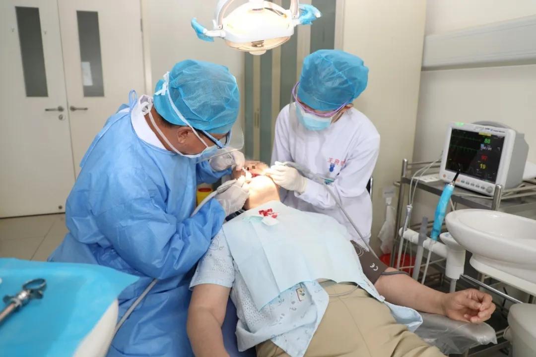 心电监护拔牙过程视频,心电监护拔牙过程