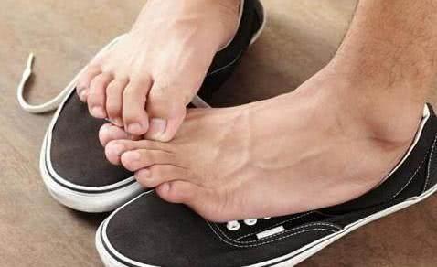 花椒盐水泡脚可以治脚气吗,盐水泡脚能治脚气吗有什么好处