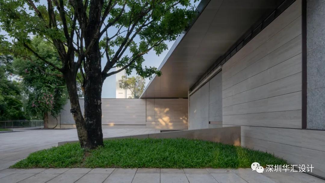 深圳莲花山公园展示中心——糅合自然与陈列的墙/深圳华汇设计