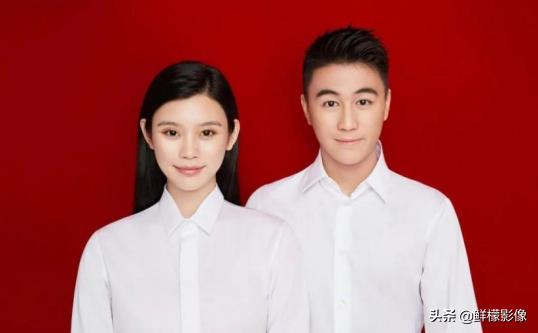 结婚纪念照怎么拍最美,穿黑色衣服拍结婚证件照好看吗