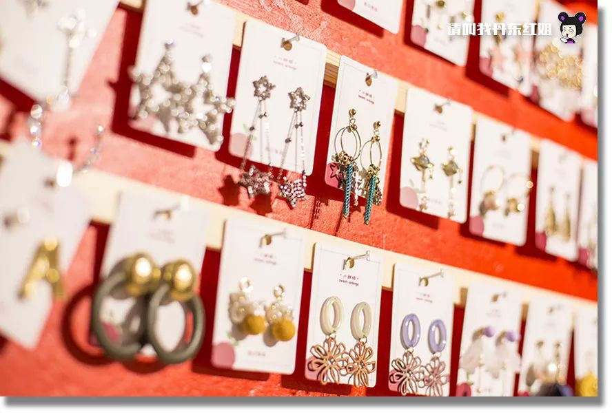 小情侣闺蜜居然在小屋鼓捣一下午，弄出了这个？