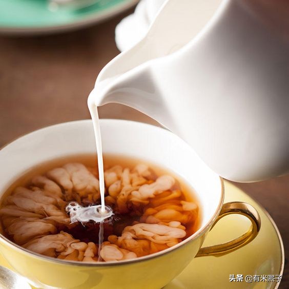 一杯英式奶茶要怎么喝才算正宗？英国人来告诉你，讲究才有好味道