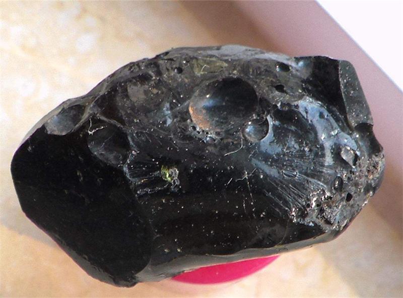 陨石刚落下的值钱还是老陨石值钱,怎样鉴别自己捡到的石陨石